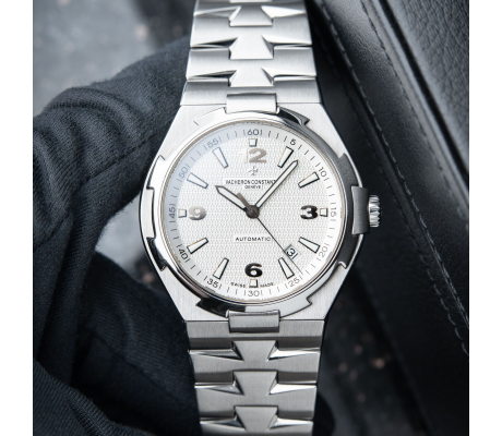 vacheron-constantin-47040-overseas-automatic-stainless-steel-on-bracelet-with-silverwhite-dial.png