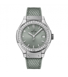 hublot-classic-fusion-titanium-sage-green-diamonds-33mm.png